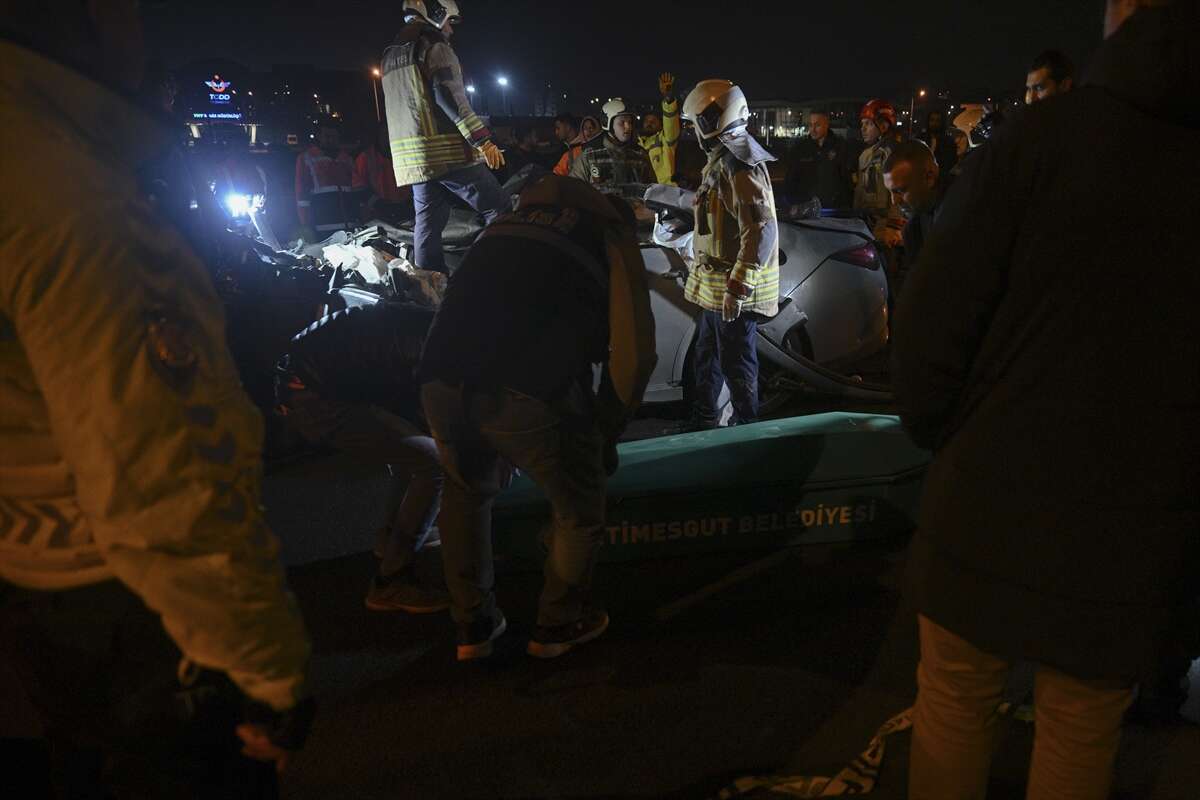 TIR’ın altına giren lüks otomobil, 2 kişiye mezar oldu 6